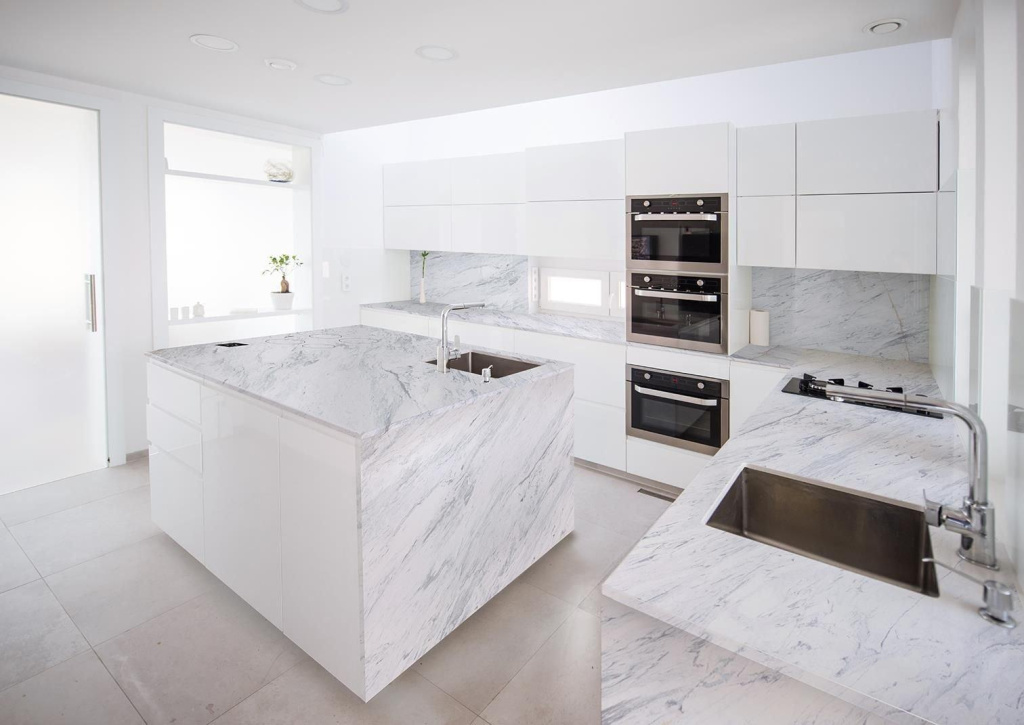 image1.jpg Белая кухня в интерьере